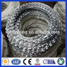 Precio bajo Buena calidad caliente sumergido galvanizado y acero inoxidable alambre de púas